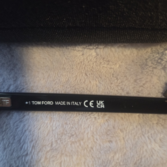 Black Cat-Eye Glasses with Case - Picture 4 of 7